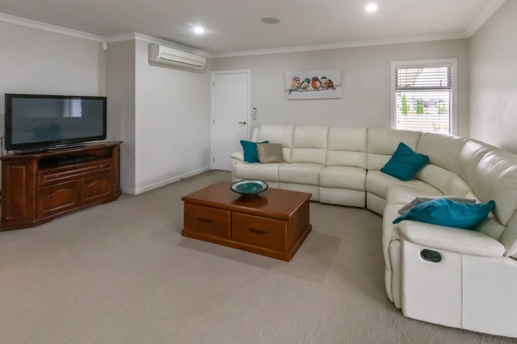 Wonderful 4 Bedroom Family Haven
This is a lovely and inviting home with warmth and ambience on gorgeous established grounds. A 230m2 family haven with 4 bedrooms and 2 bathrooms on a full 701m2 site.