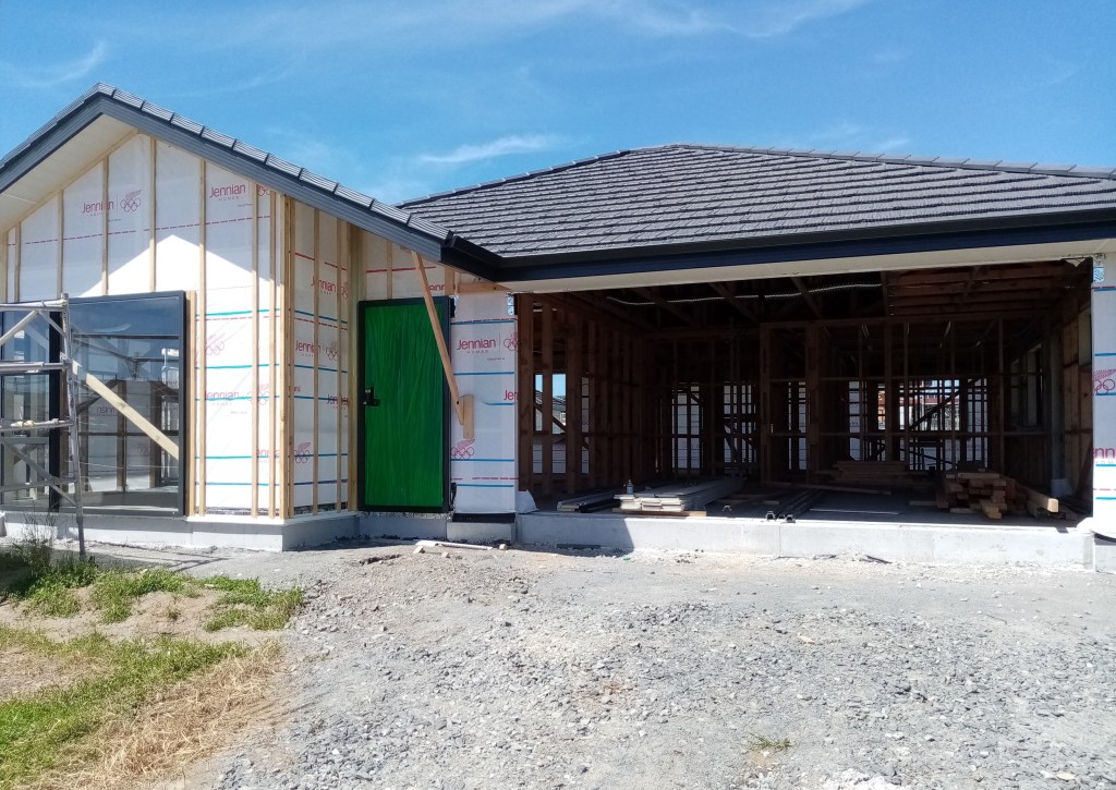 Wonderful 4 Bedroom Family Haven
This is a lovely and inviting home with warmth and ambience on gorgeous established grounds. A 230m2 family haven with 4 bedrooms and 2 bathrooms on a full 701m2 site.

