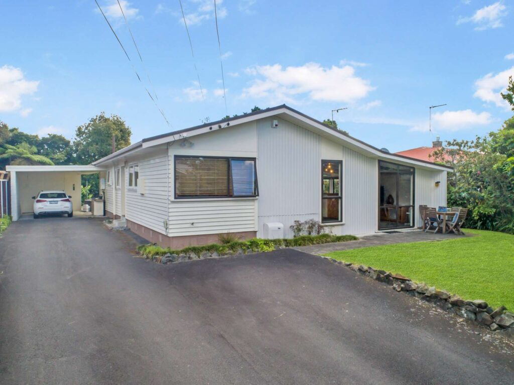 8 Beverley Crescent, Hillcrest
